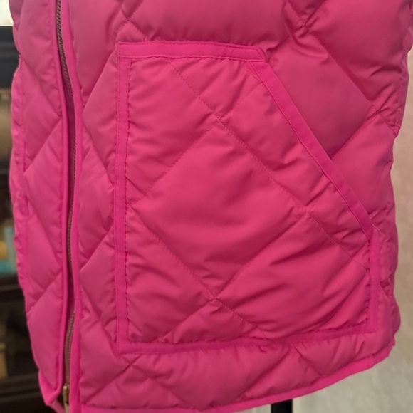J Crew Hot Pink Down Filled Mock Neck Quilted Puffer Vest Full Zip Sz Medium - Picture 2 of 8